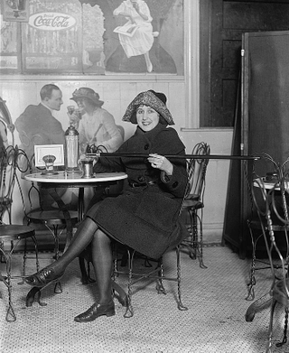 Illustration for article titled Boozy Snapshots of American Life Under Prohibition